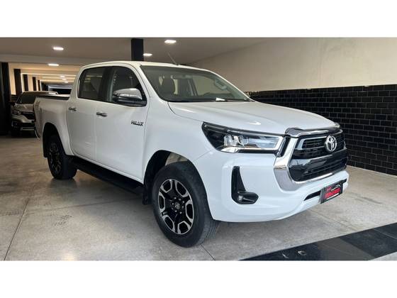 TOYOTA HILUX 2.8 D-4D TURBO DIESEL CD SRV 4X4 AUTOMÁTICO TOYOTA HILUX 2.8 D-4D TURBO DIESEL CD SRV 4X4 AUTOMÁTICO